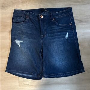 1822 Denim Dark Wash Lightly Distressed‎ Denim Stretchy Shorts Size 14